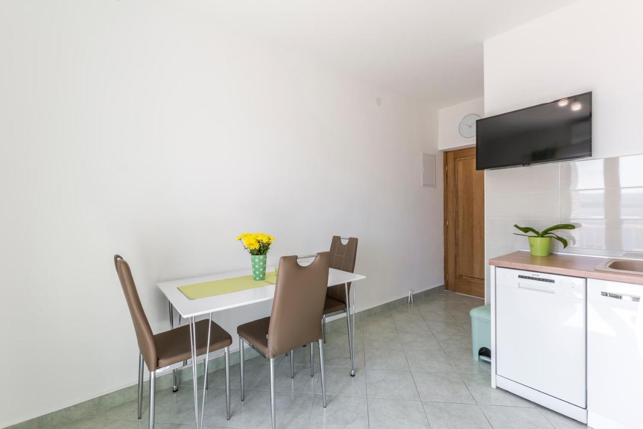 Apartmani Bezmalinovic Бол Экстерьер фото