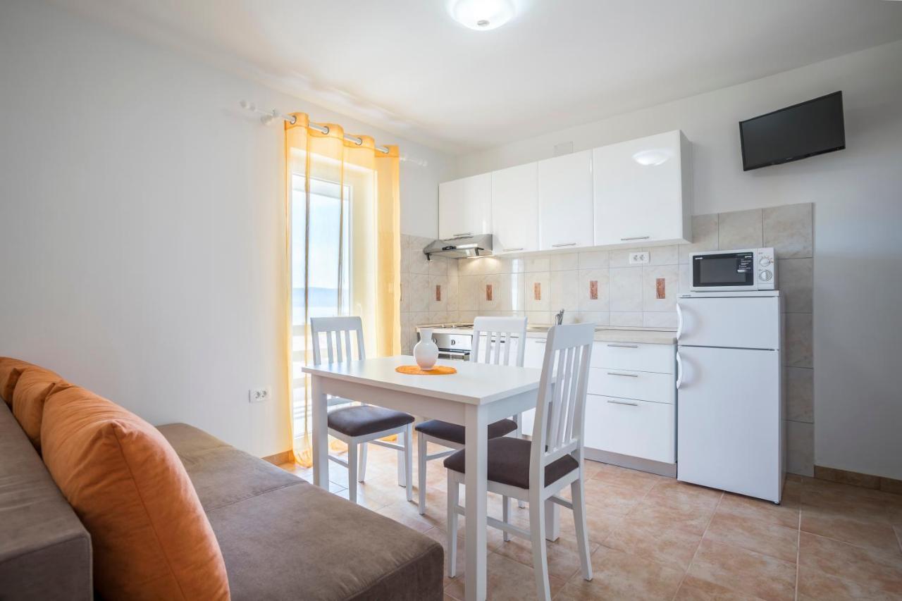 Apartmani Bezmalinovic Бол Экстерьер фото