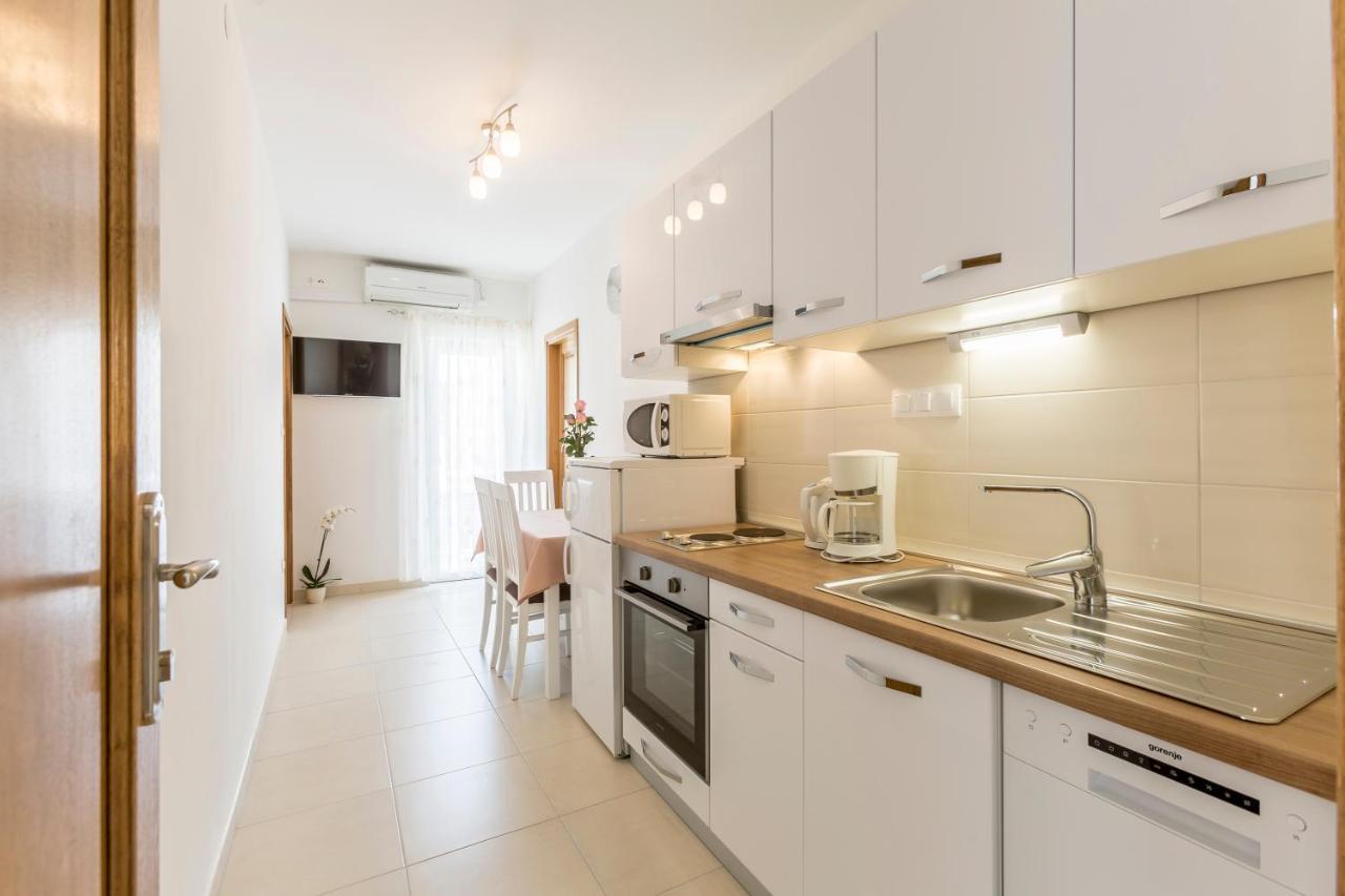 Apartmani Bezmalinovic Бол Экстерьер фото