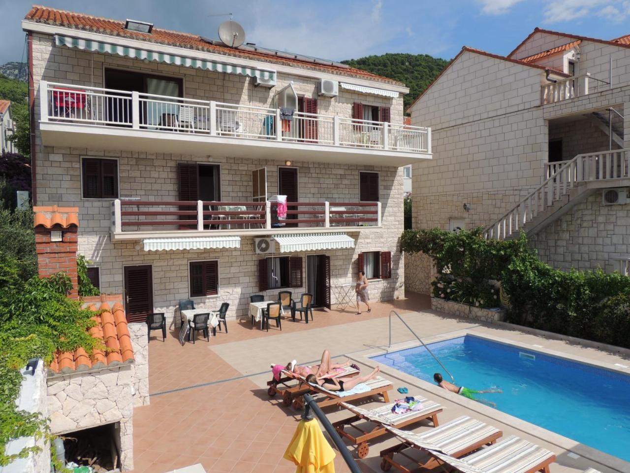 Apartmani Bezmalinovic Бол Экстерьер фото